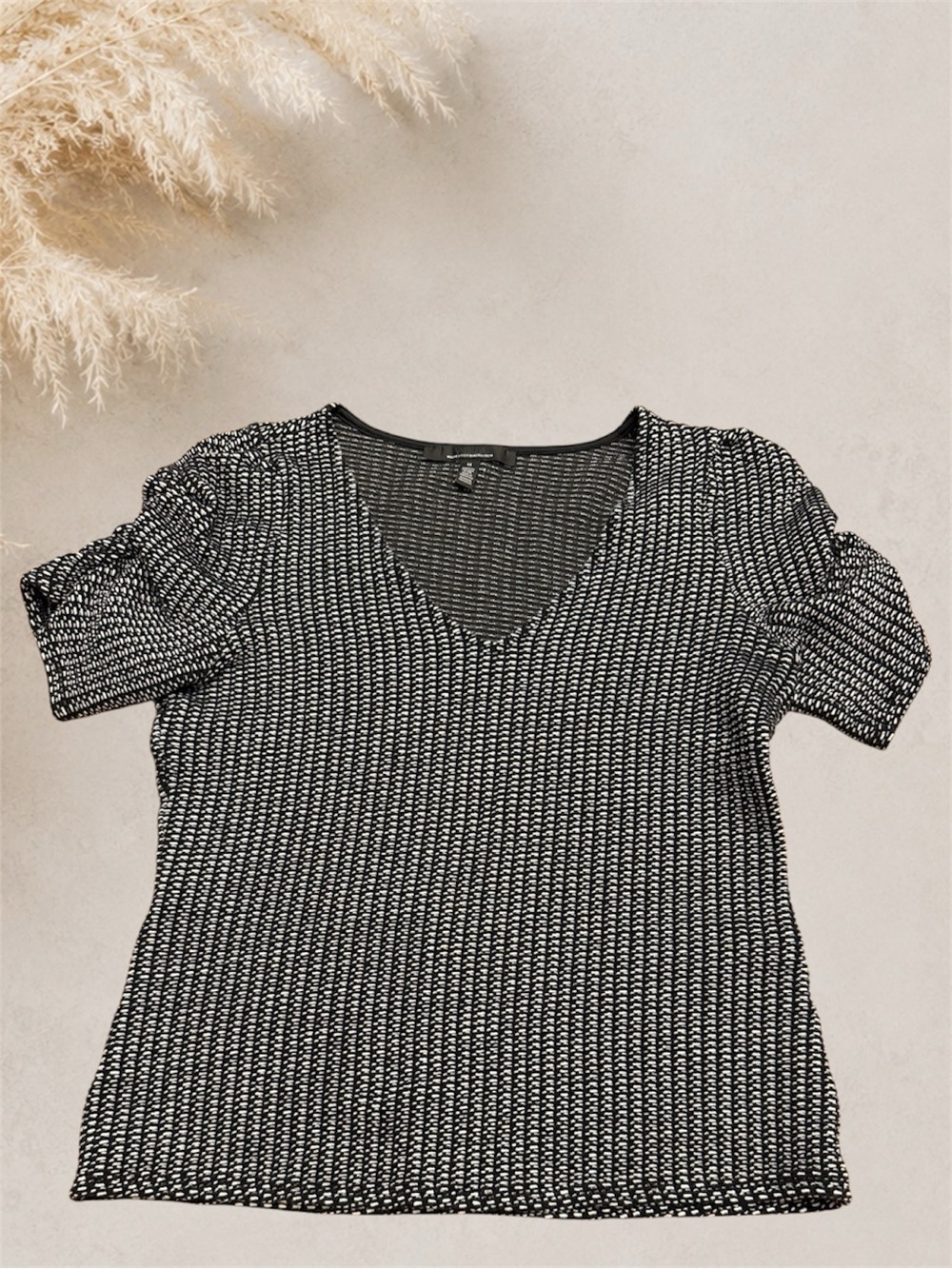 White House Black Market Black and White Knit V-Neck Puff Sleeve Top